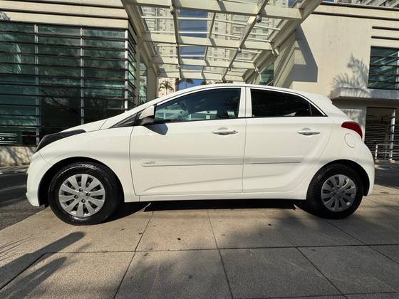 HYUNDAI HB20 1.0 COMFORT 12V FLEX 4P MANUAL HYUNDAI HB20 1.0 COMFORT 12V FLEX 4P MANUAL